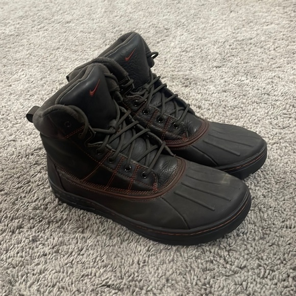 Nike boots - Picture 1 of 2